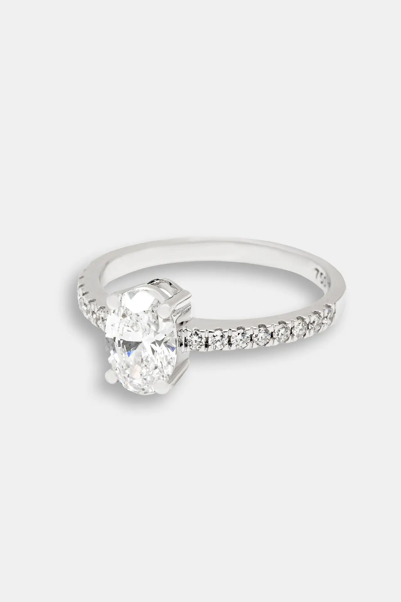 amae-oval-cut-solitiare-ring