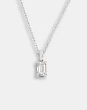 PN00138_LOEN_OVAL_PENDANT_HALO_AND_BLISS
