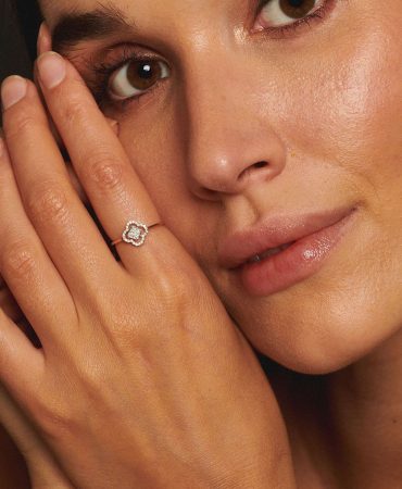 RN10108---Minimalist-Flower-Halo-Ring-04