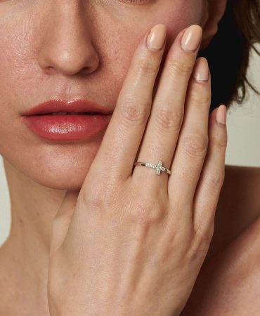RN5311---Minimalist-Cross-Ring-07